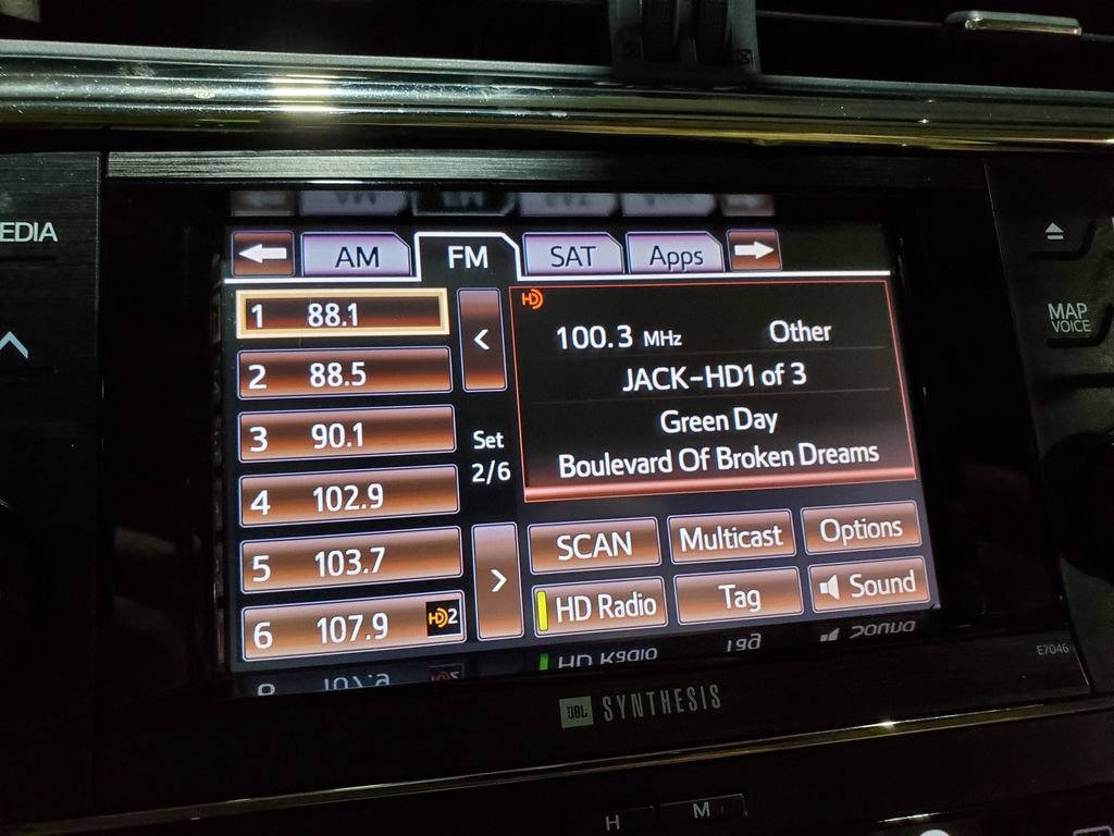Used 2013 Toyota Avalon Limited w/ Technology Pkg FWD image 30