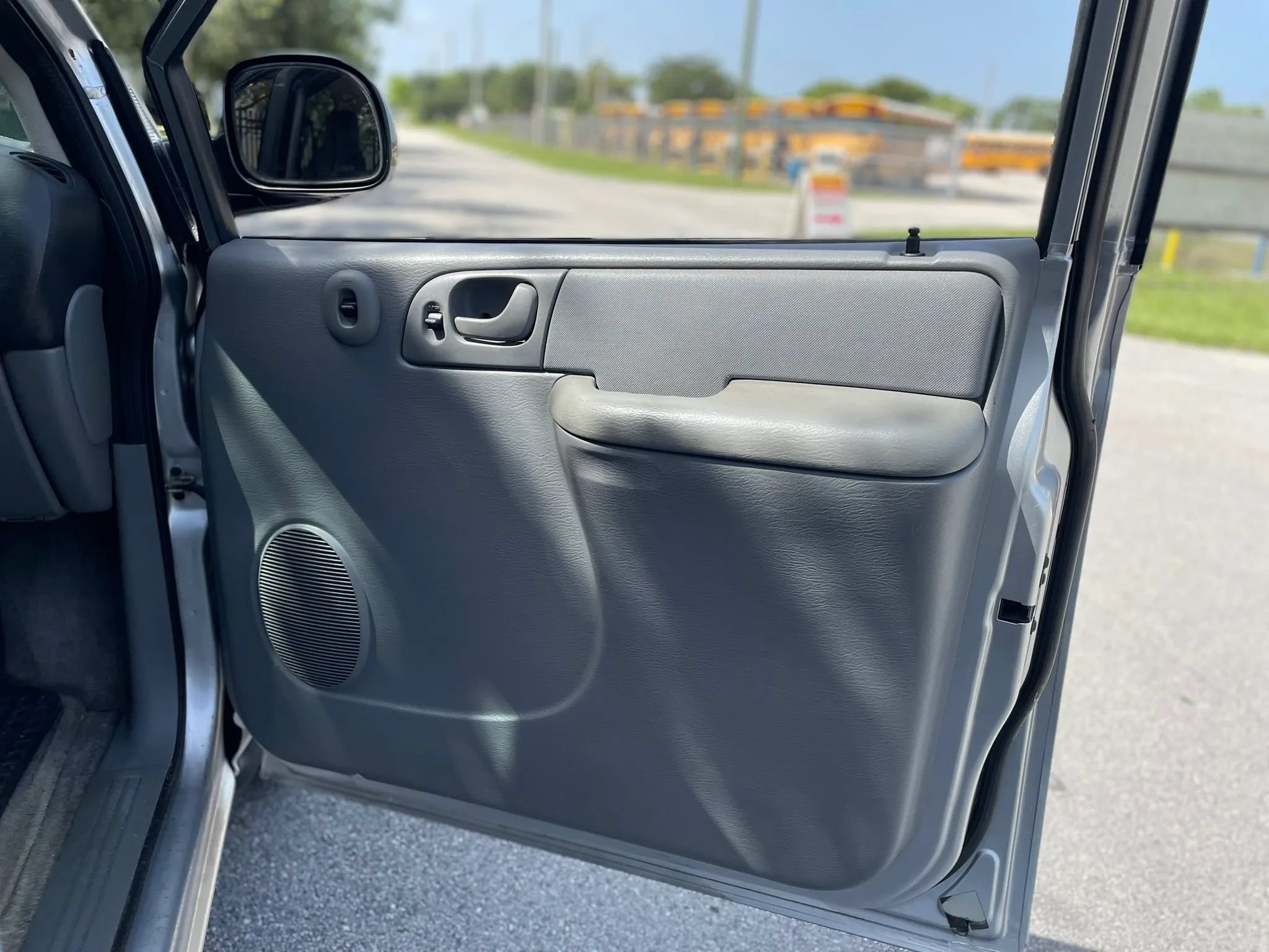 Used 2005 Dodge Caravan SE w/ Popular Equipment Group FWD image 25