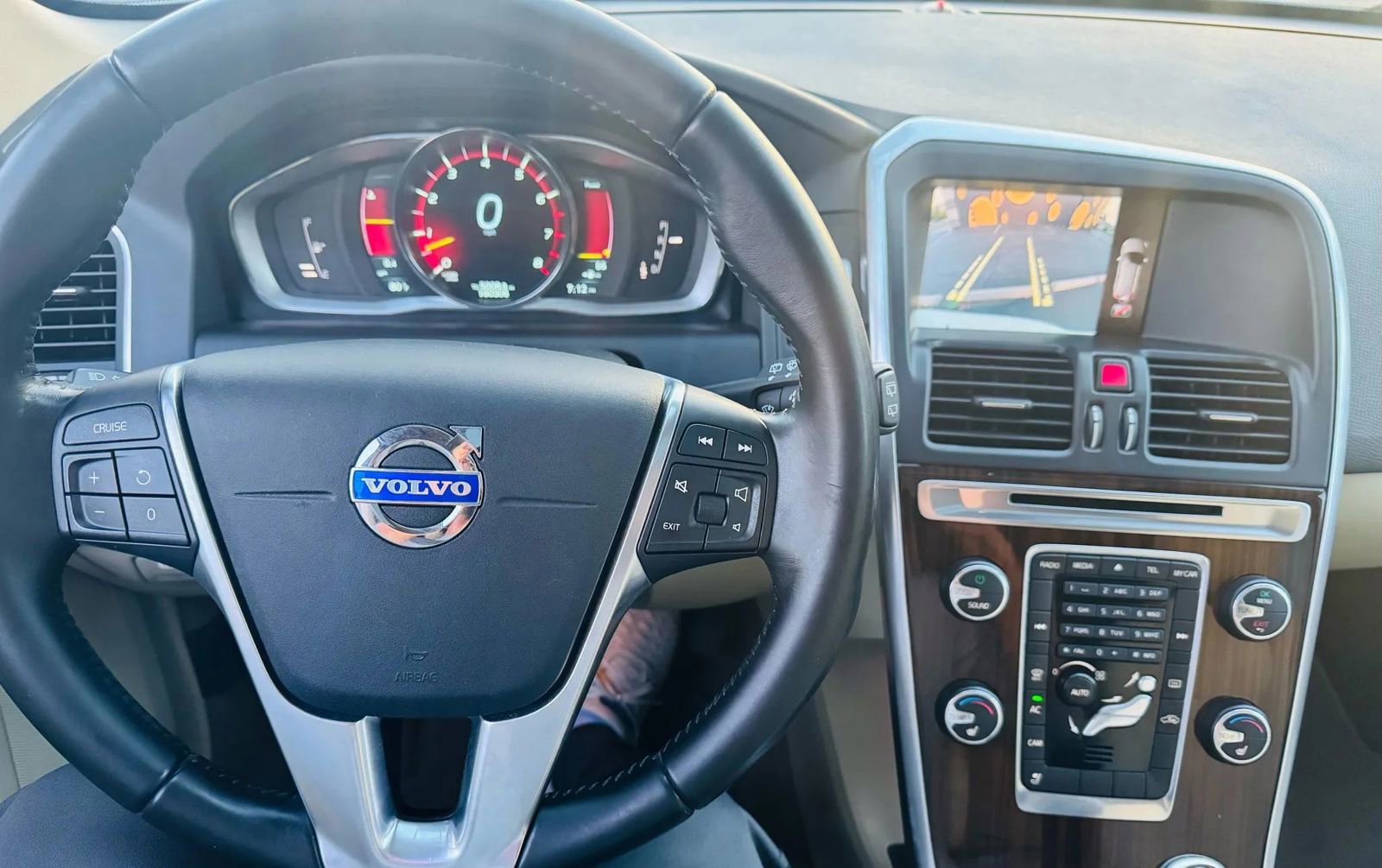 Used 2015 Volvo XC60 3.2 Premier Plus image 12