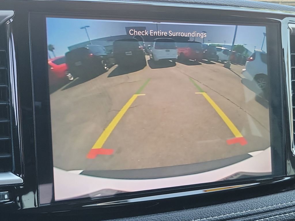 Used 2024 Chrysler Pacifica Select image 11