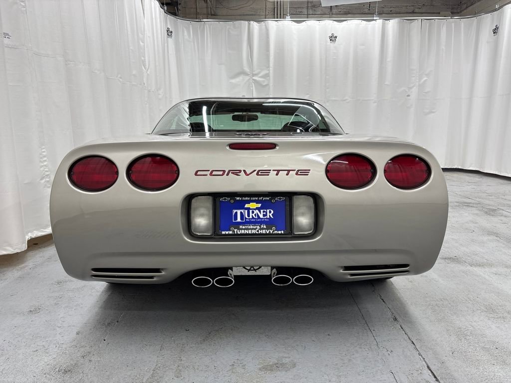 Used 2001 Chevrolet Corvette Coupe w/ Preferred Equipment Group1 image 4