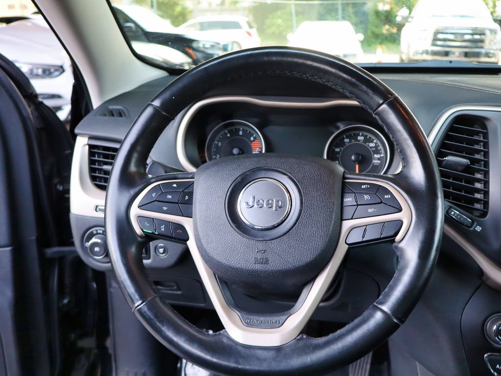 Used 2018 Jeep Cherokee Limited AWD/4WD image 32
