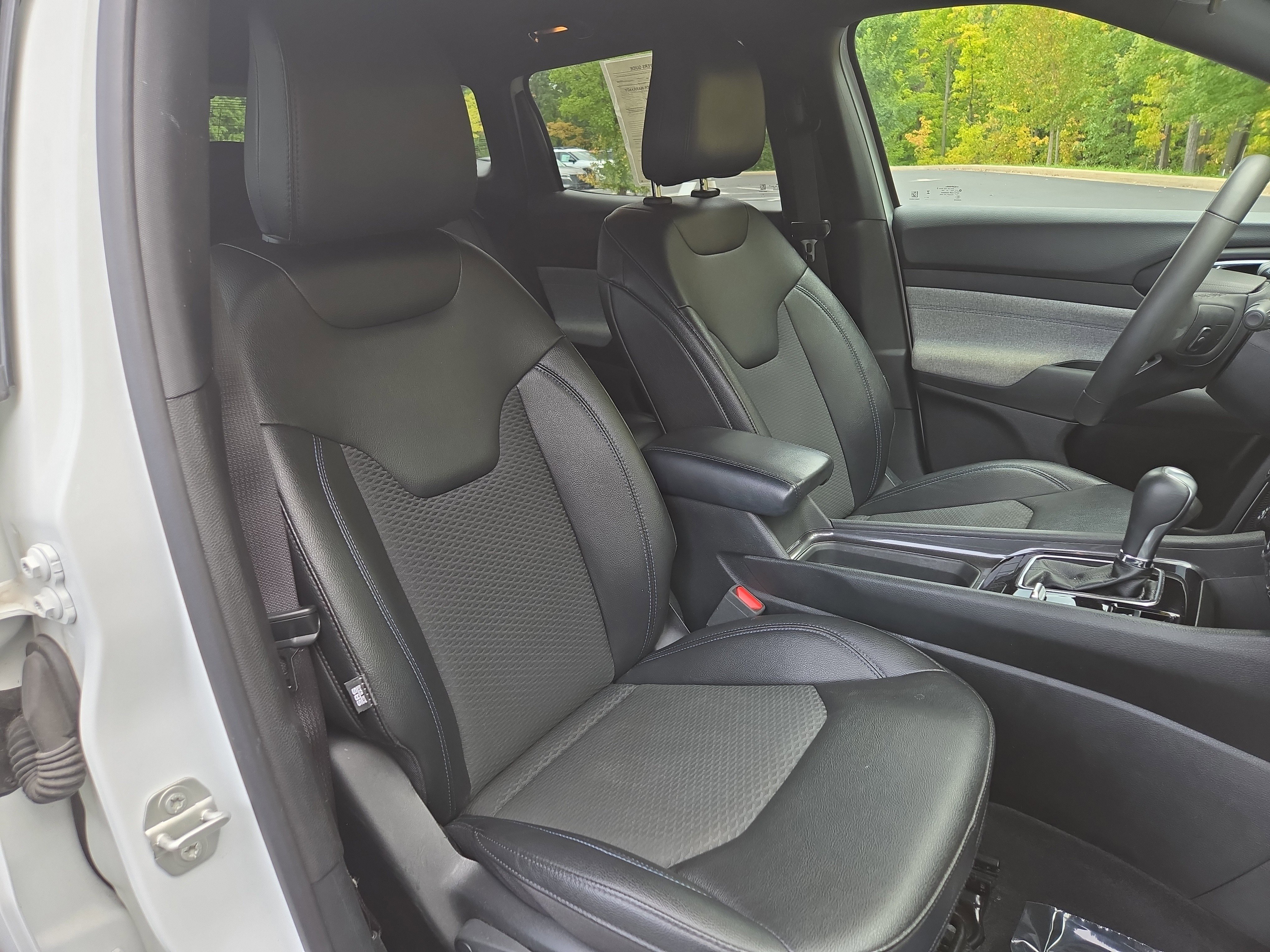 Used 2024 Jeep Compass Latitude image 23