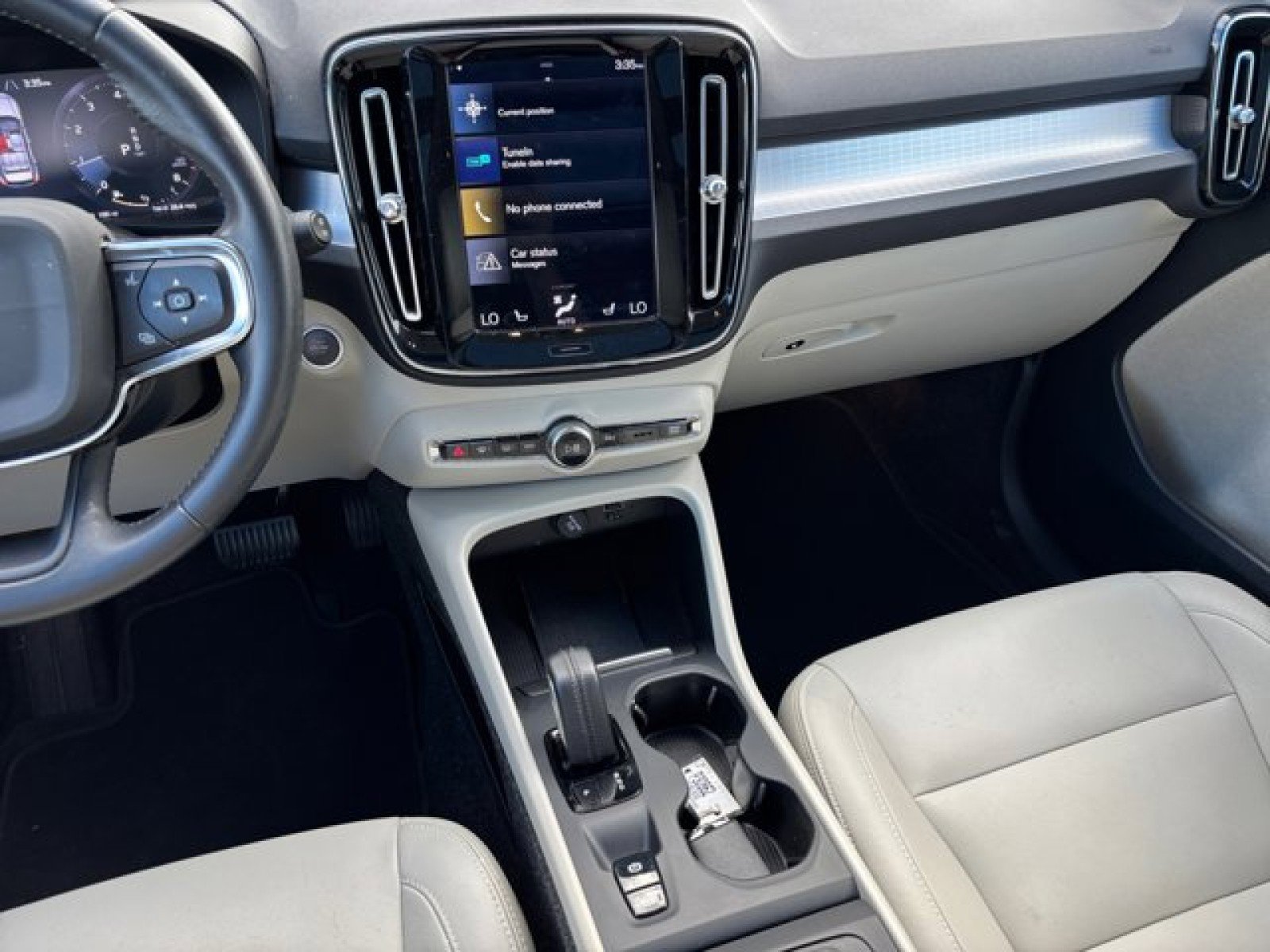 Used 2021 Volvo XC40 T5 Momentum w/ Protection Package Premier image 14