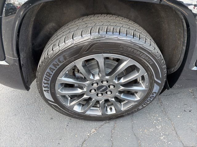 Used 2022 GMC Acadia Denali w/ Black Diamond Edition image 8