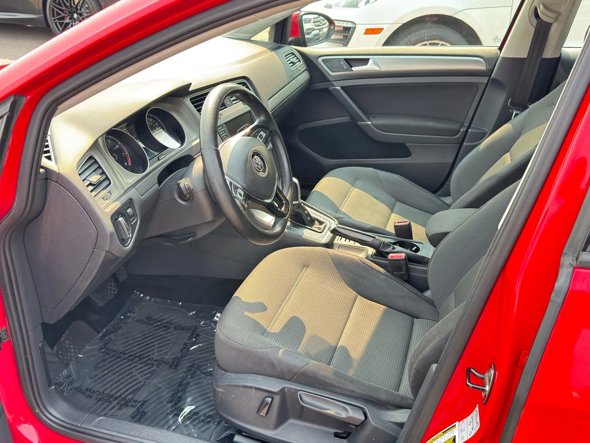 Used 2016 Volkswagen Golf S image 11