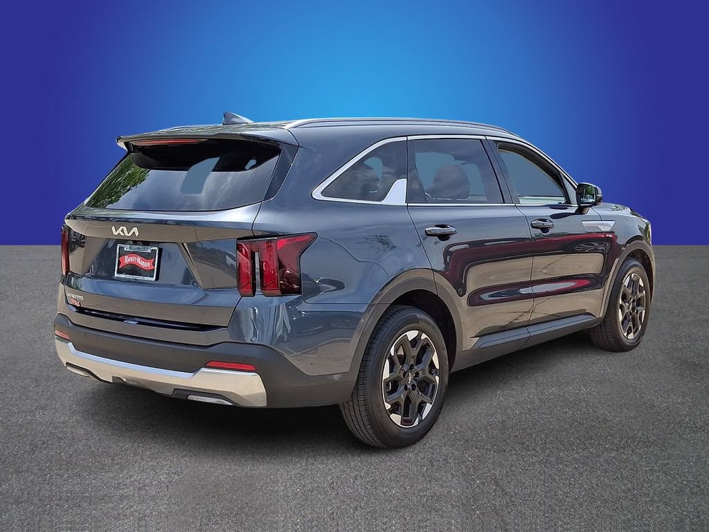 Used 2024 Kia Sorento S FWD image 4