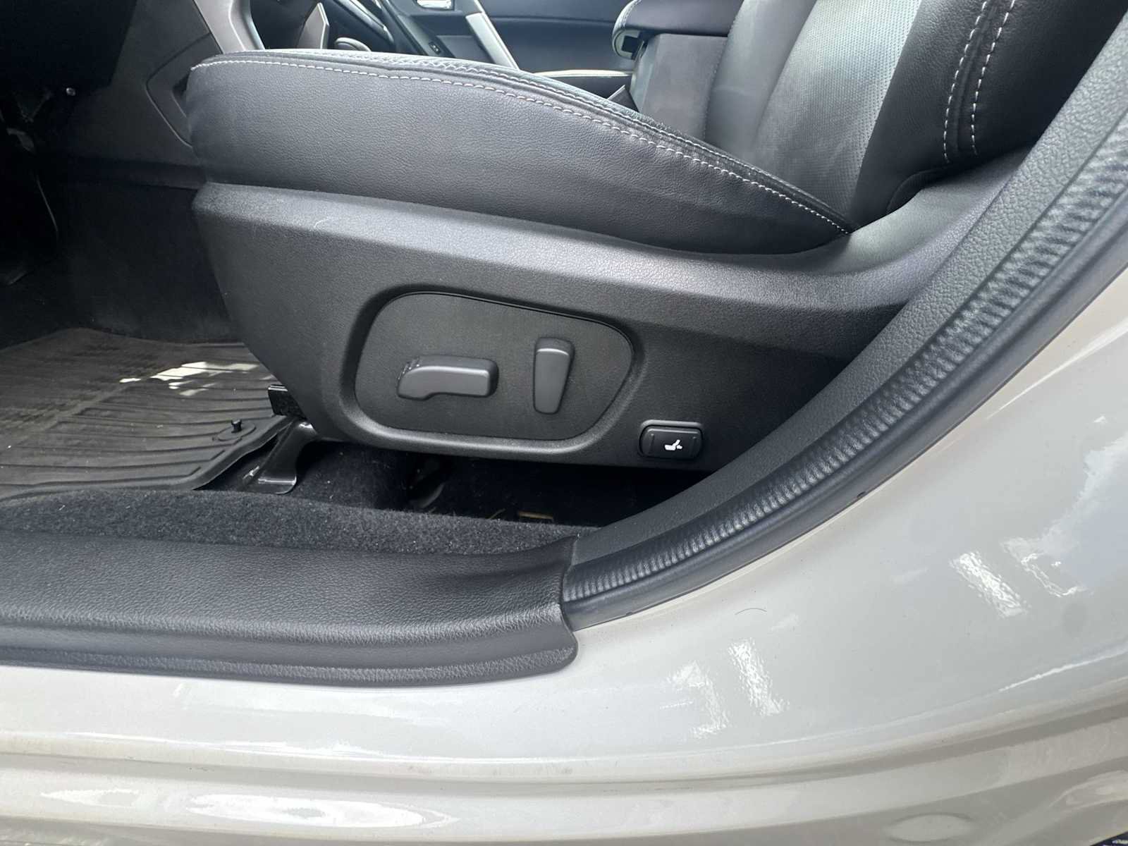 Used 2016 Subaru Forester 2.5i Limited AWD/4WD image 12