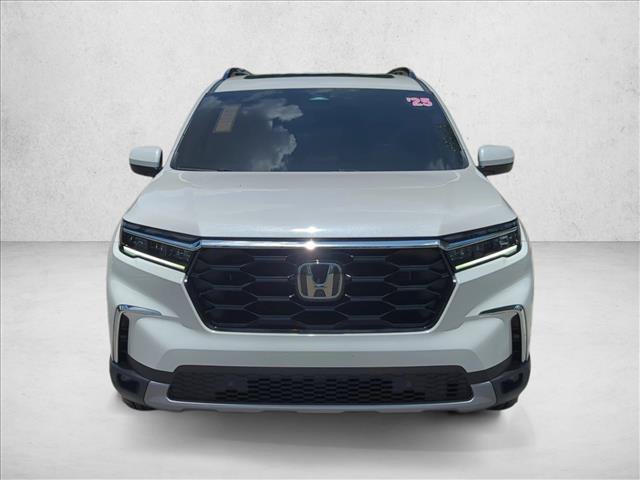 Used 2025 Honda Pilot Touring image 2
