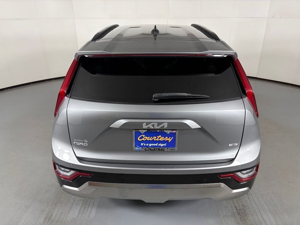 Used 2023 Kia Niro SX Touring FWD image 7