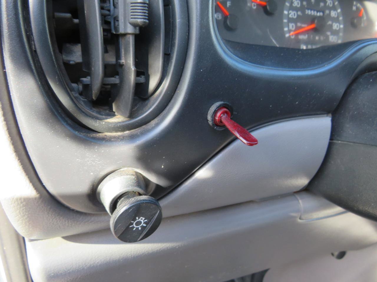 Used 2001 Ford E-150 and Econoline 150 RWD image 15
