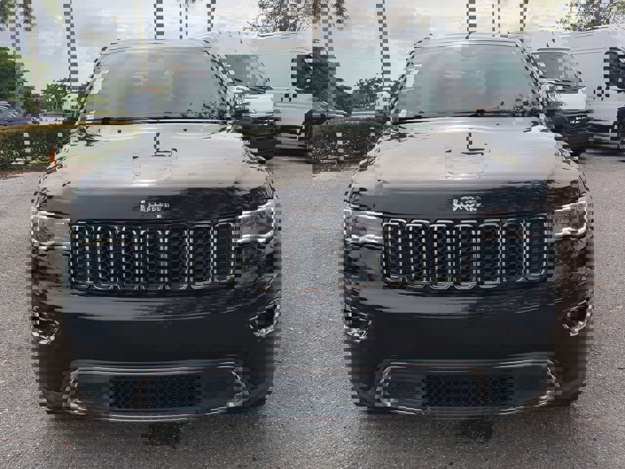 Used 2019 Jeep Grand Cherokee Limited w/ Luxury Group II image 3