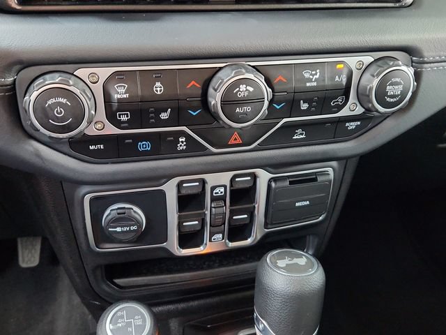 Used 2025 Jeep Wrangler Unlimited Sahara AWD/4WD image 43