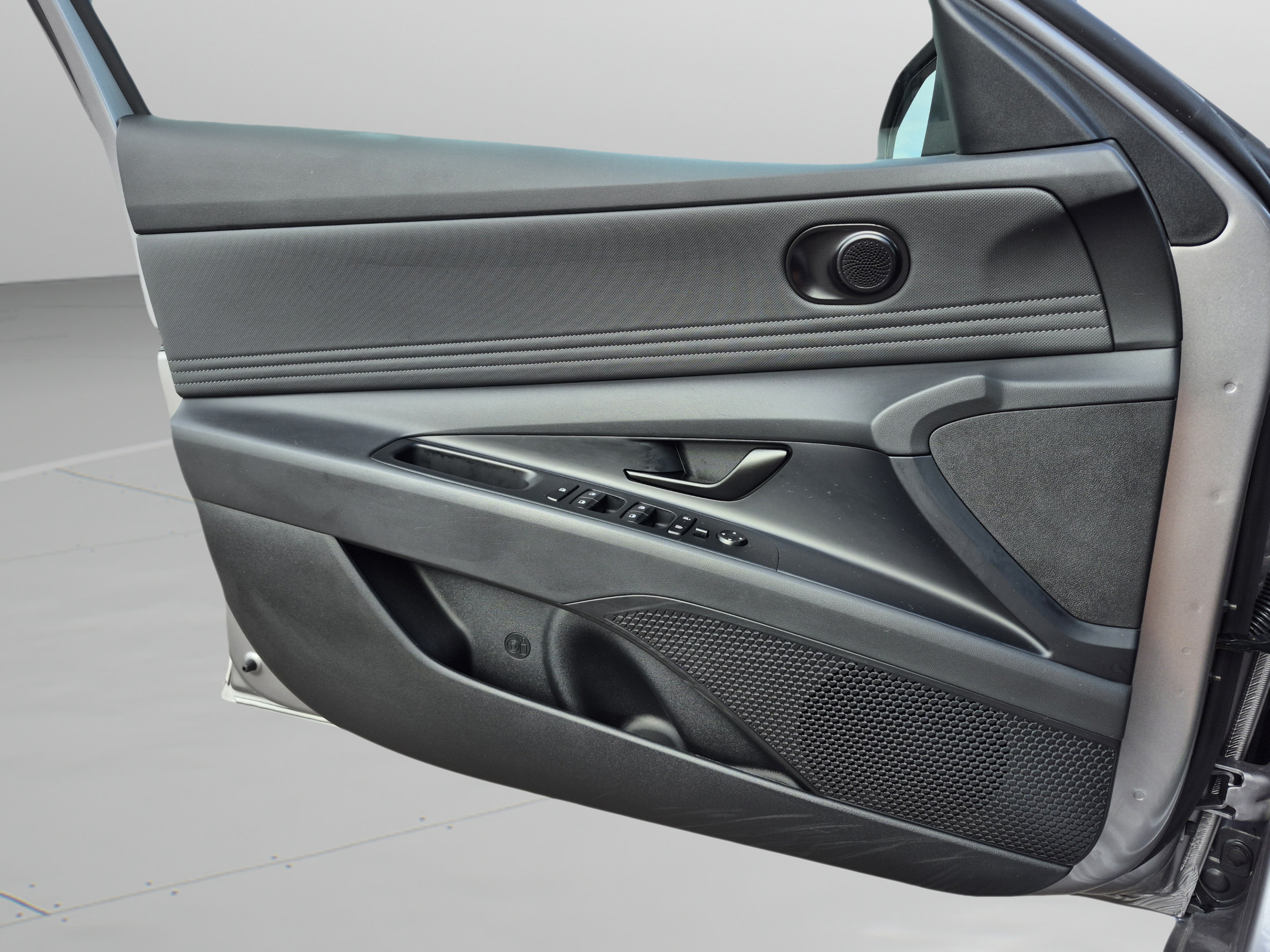 Certified 2025 Hyundai Elantra Sport FWD image 21