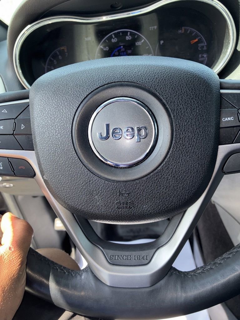 Used 2018 Jeep Grand Cherokee Altitude AWD/4WD image 17