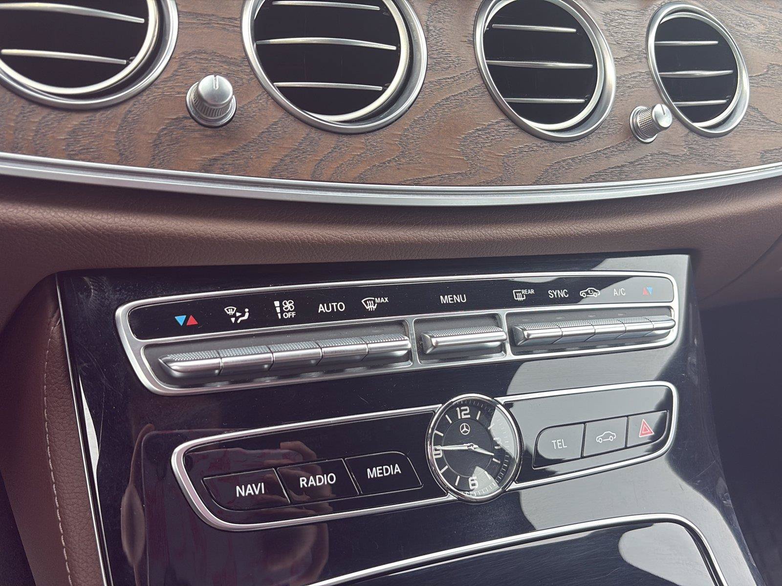 Used 2017 Mercedes-Benz E 400 4MATIC Wagon image 18