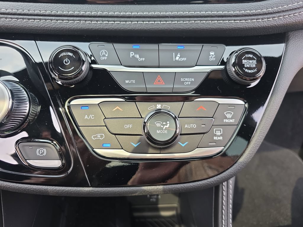 New 2027 Chrysler Pacifica Limited AWD/4WD image 23
