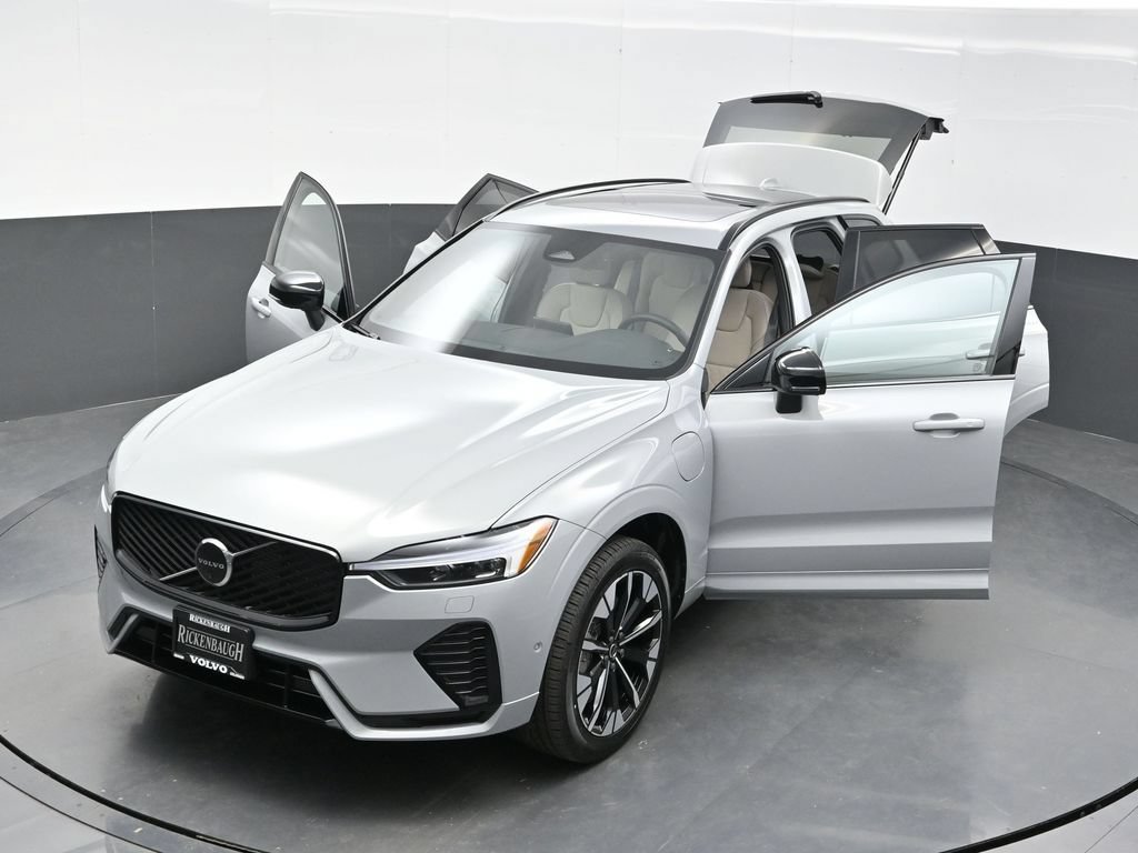 New 2026 Volvo XC60 T8 Plus w/ Climate Package PRO AWD/4WD image 39