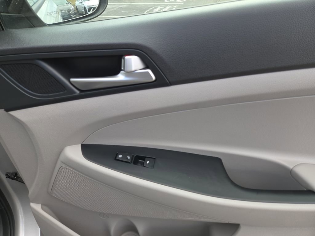 Used 2020 Hyundai Tucson Value w/ Winter Weather Package image 24
