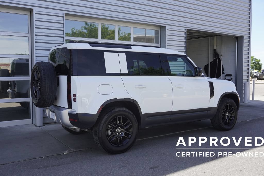Used 2025 Land Rover Defender 110 S AWD/4WD image 4