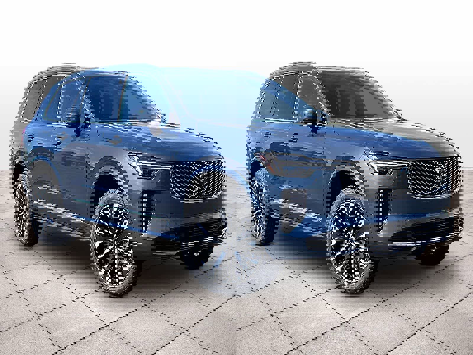 New 2026 Volvo XC90 B5 Plus w/ Protection Package image 2