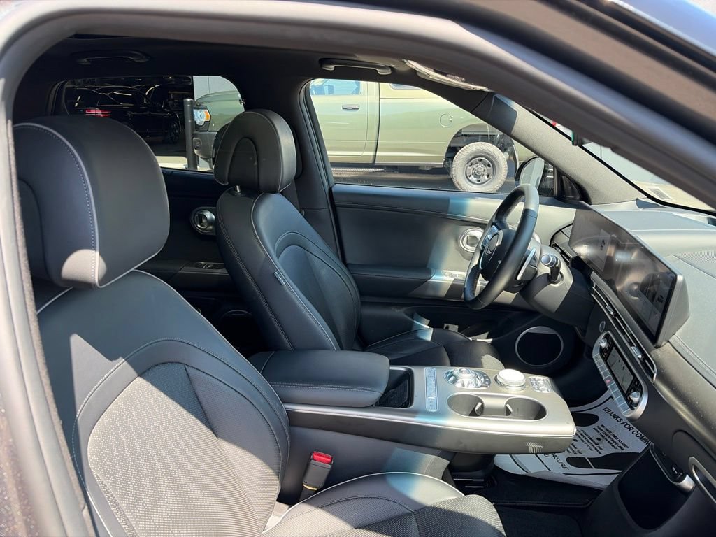 Used 2023 Genesis GV60 Advanced AWD/4WD image 9