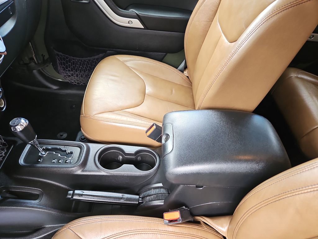 Used 2015 Jeep Wrangler Unlimited Sahara w/ Dual Top Group AWD/4WD image 24