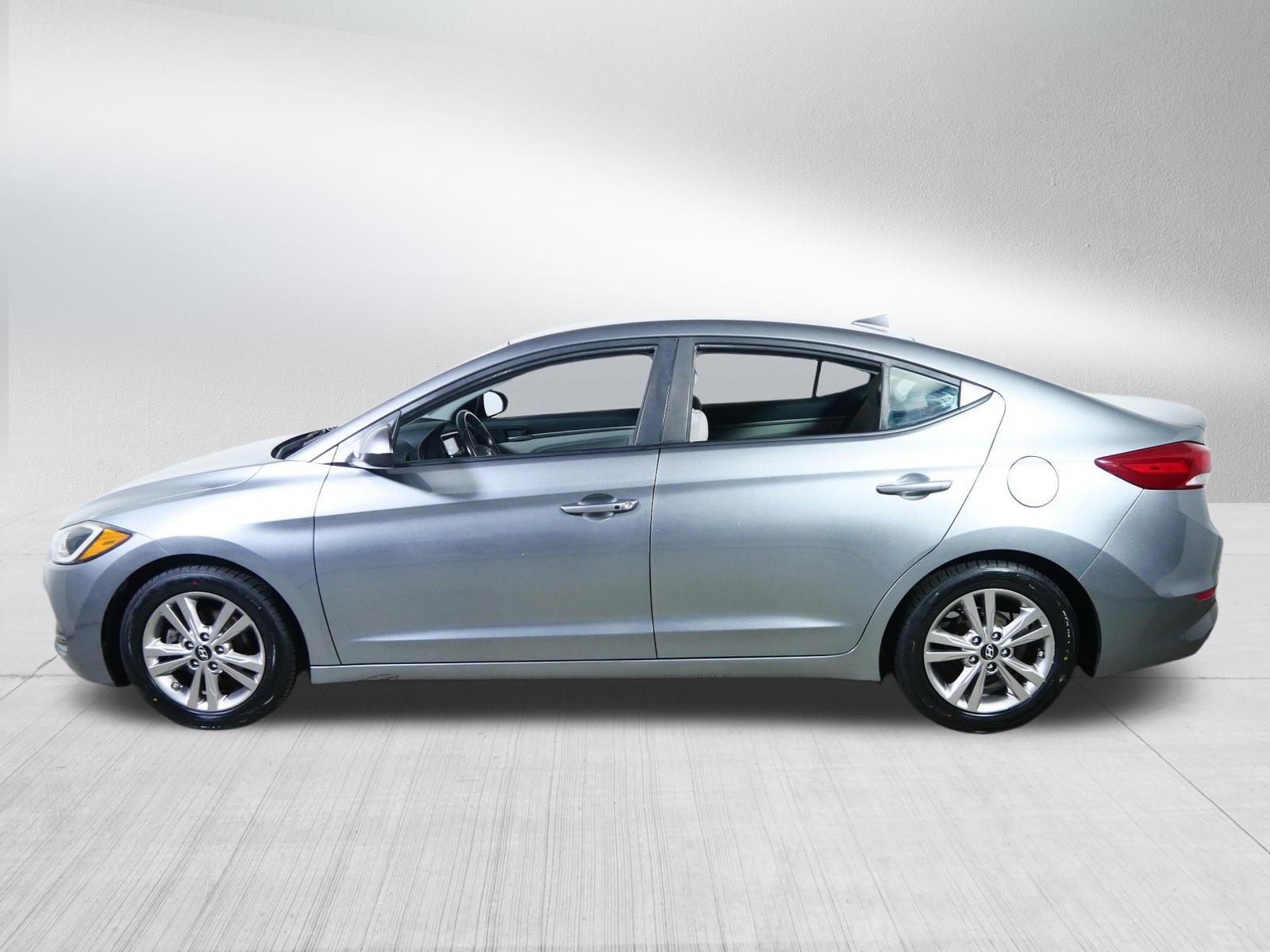 Used 2017 Hyundai Elantra SE w/ SE A/T Tech Package 03 FWD image 4