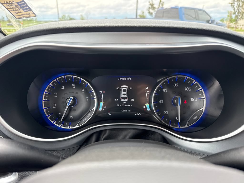 Used 2026 Chrysler Pacifica Limited AWD/4WD image 18