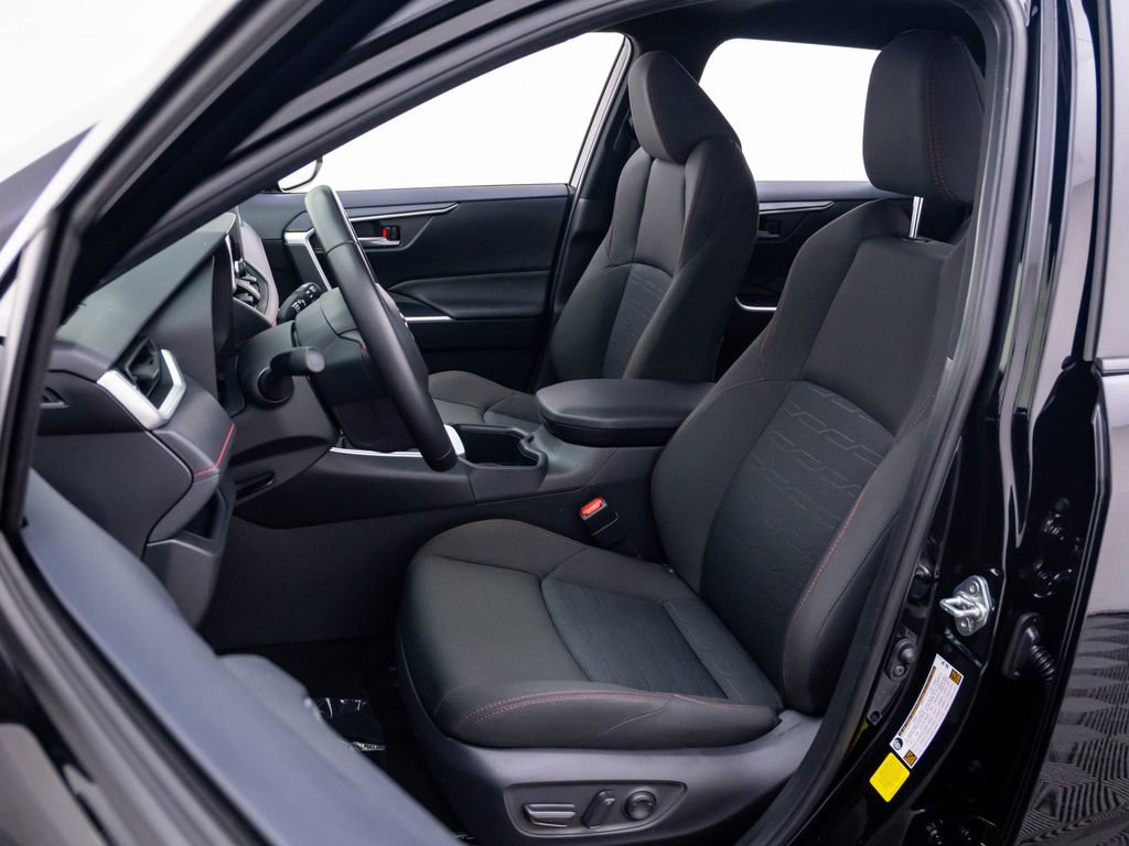 Used 2025 Toyota RAV4 SE AWD/4WD image 15