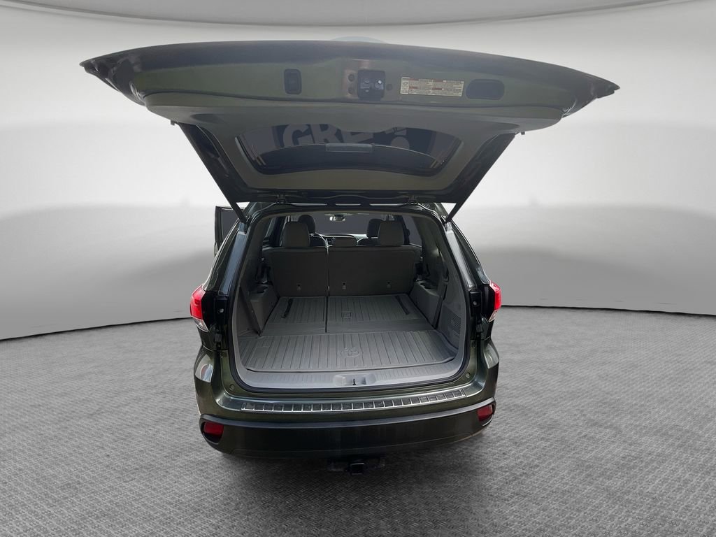 Used 2019 Toyota Highlander Plus AWD/4WD image 23