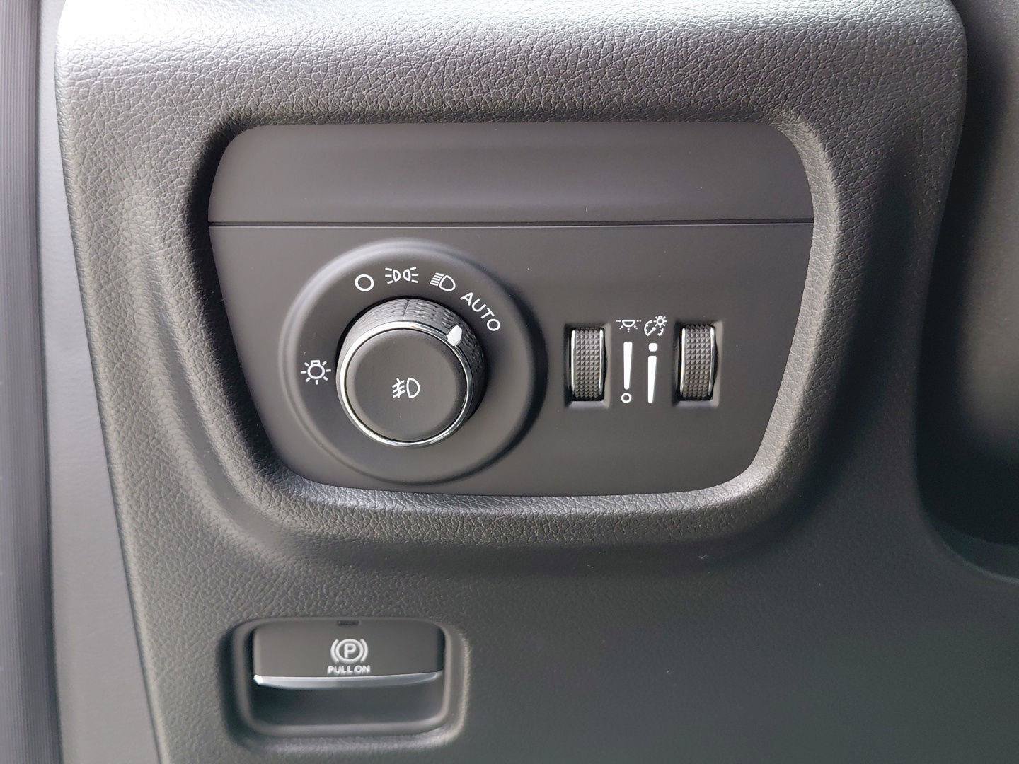 New 2026 Jeep Grand Cherokee Limited w/ Luxury Tech Group II AWD/4WD image 28