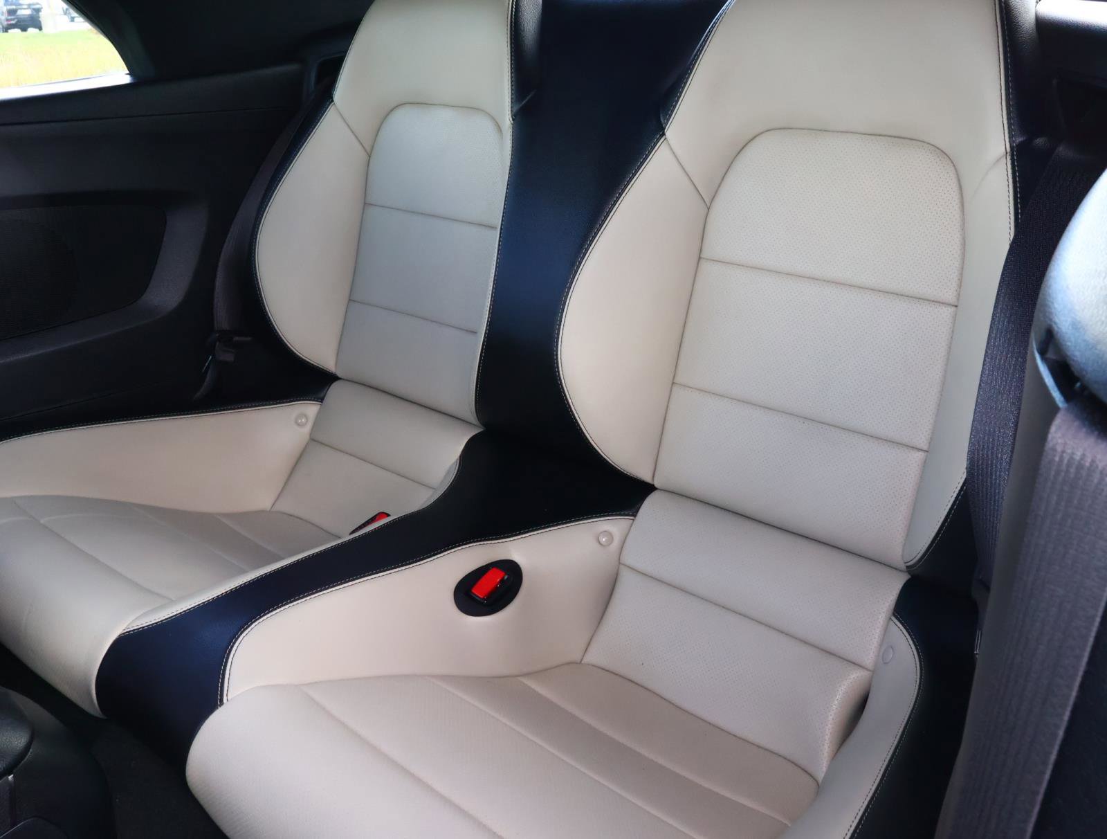 Used 2015 Ford Mustang Premium image 19