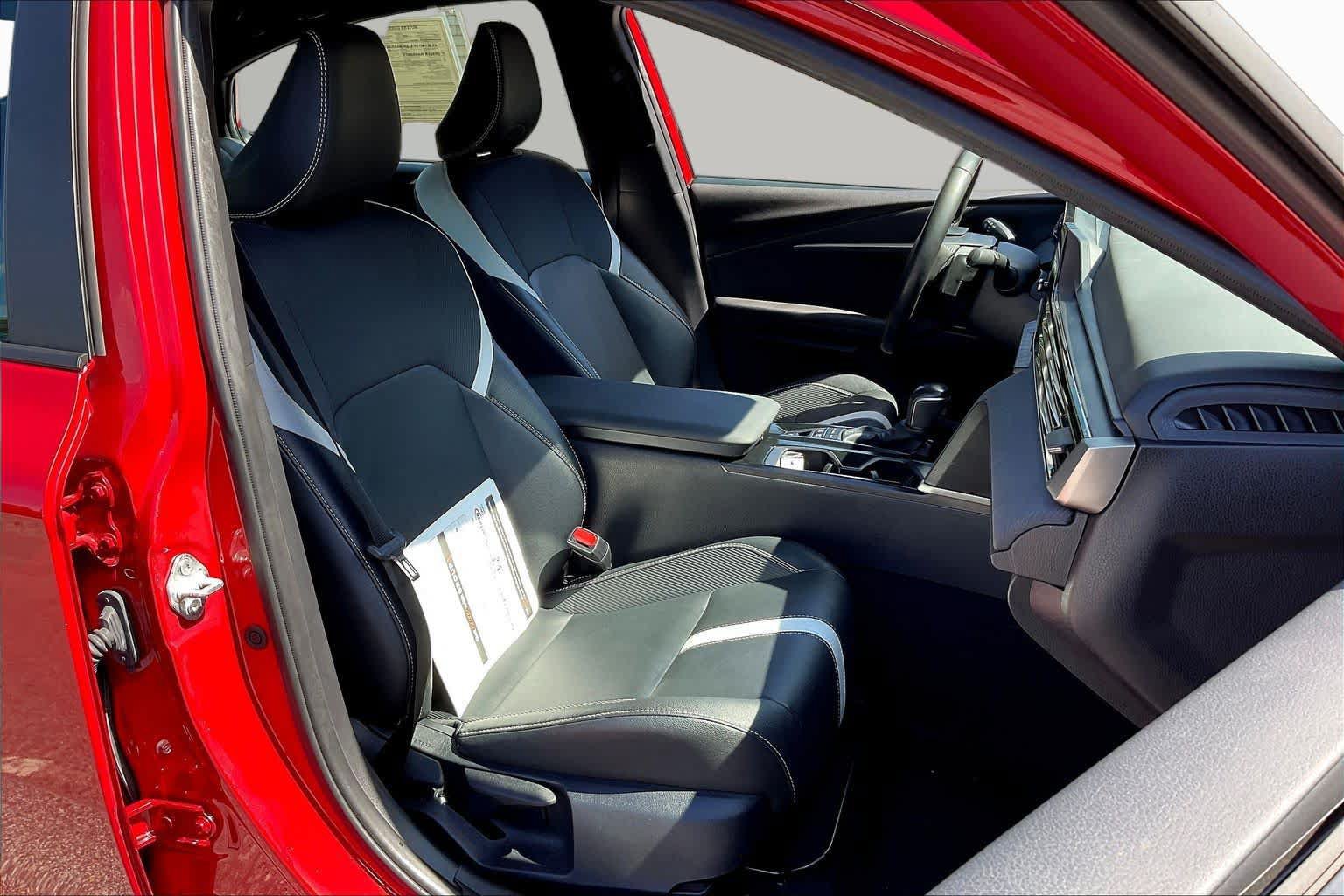 Used 2025 Toyota Camry SE w/ Convenience Package FWD image 9