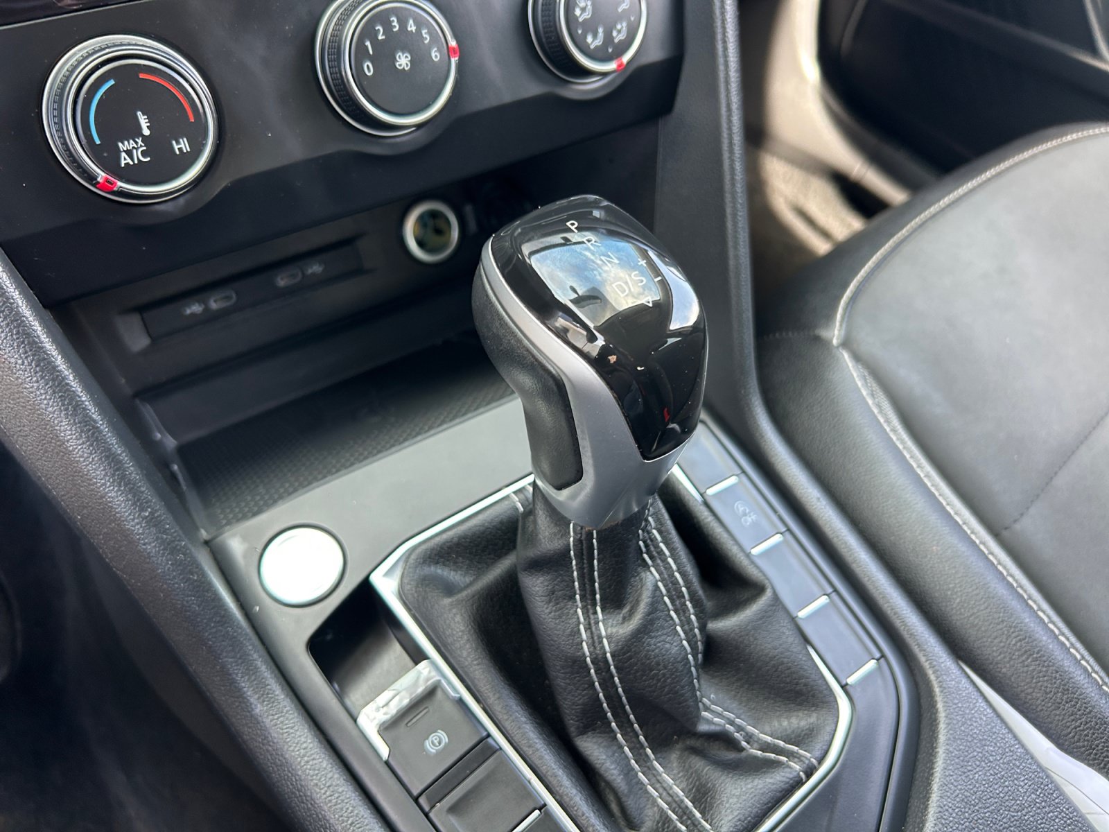 Certified 2022 Volkswagen Taos SE FWD image 15