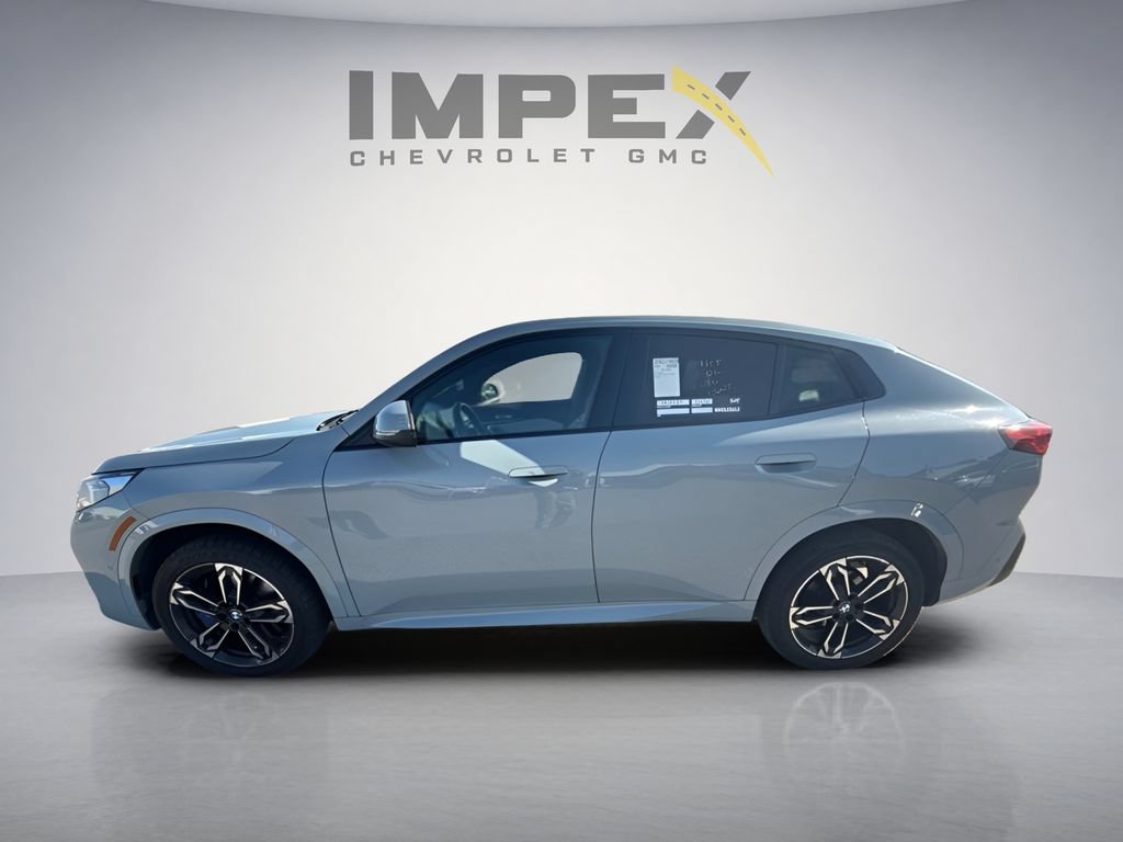 Used 2025 BMW X2 xDrive28i AWD/4WD image 2