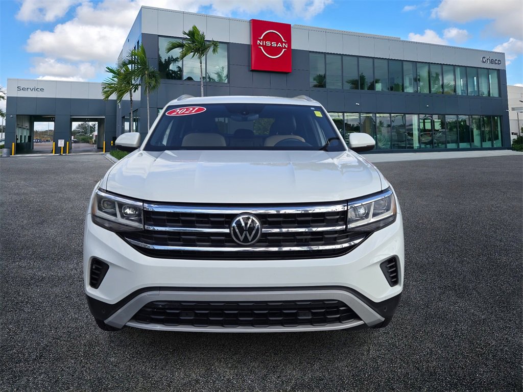 Used 2021 Volkswagen Atlas Cross Sport SE w/ Panoramic Sunroof Package image 2