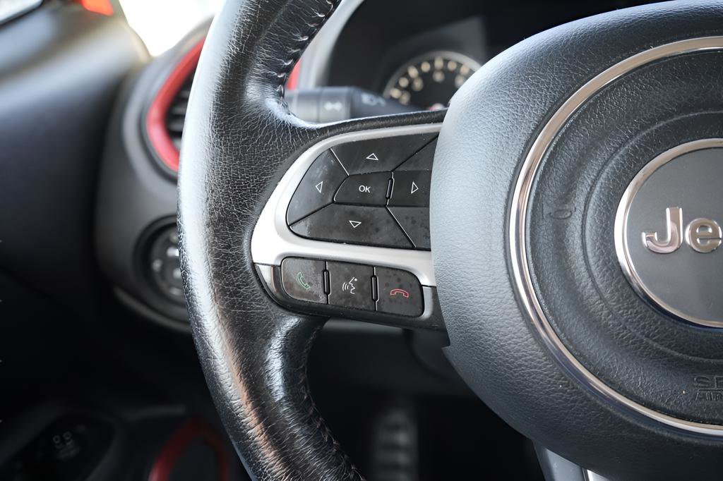 Used 2015 Jeep Renegade Trailhawk AWD/4WD image 25