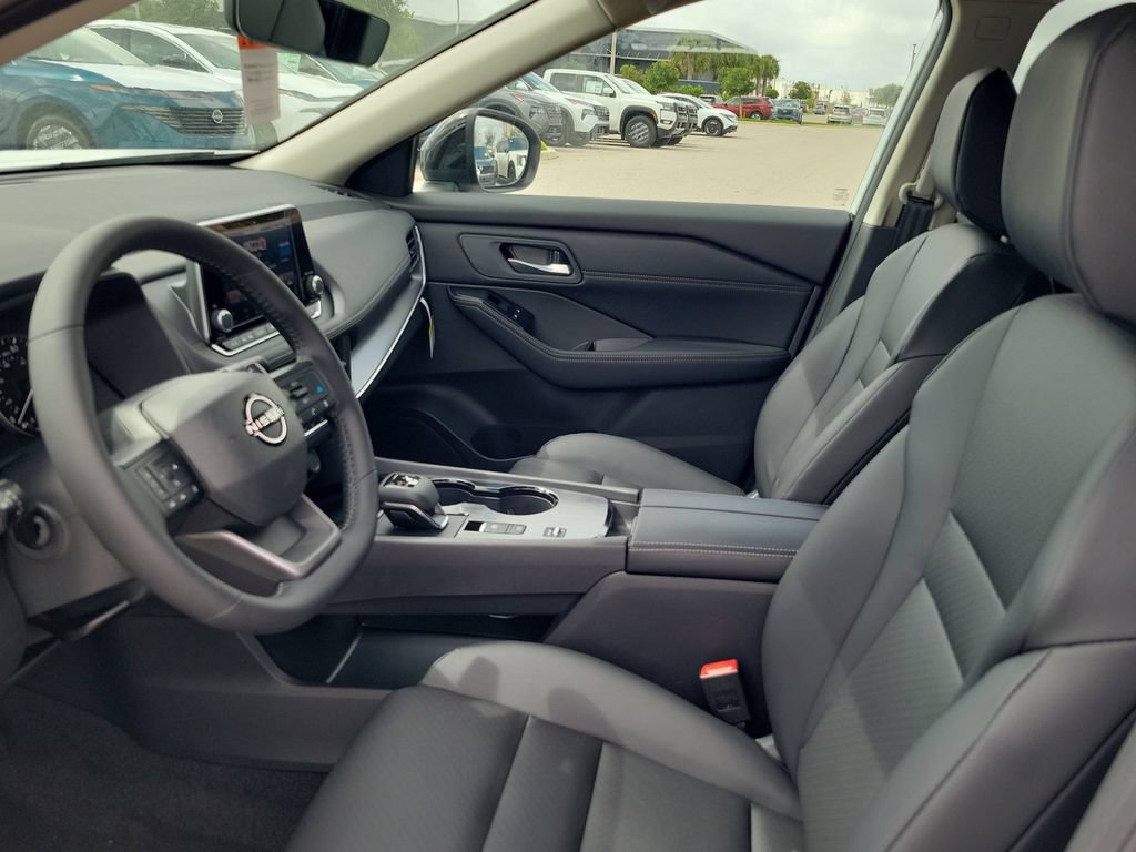 New 2026 Nissan Rogue Dark Armor FWD image 9