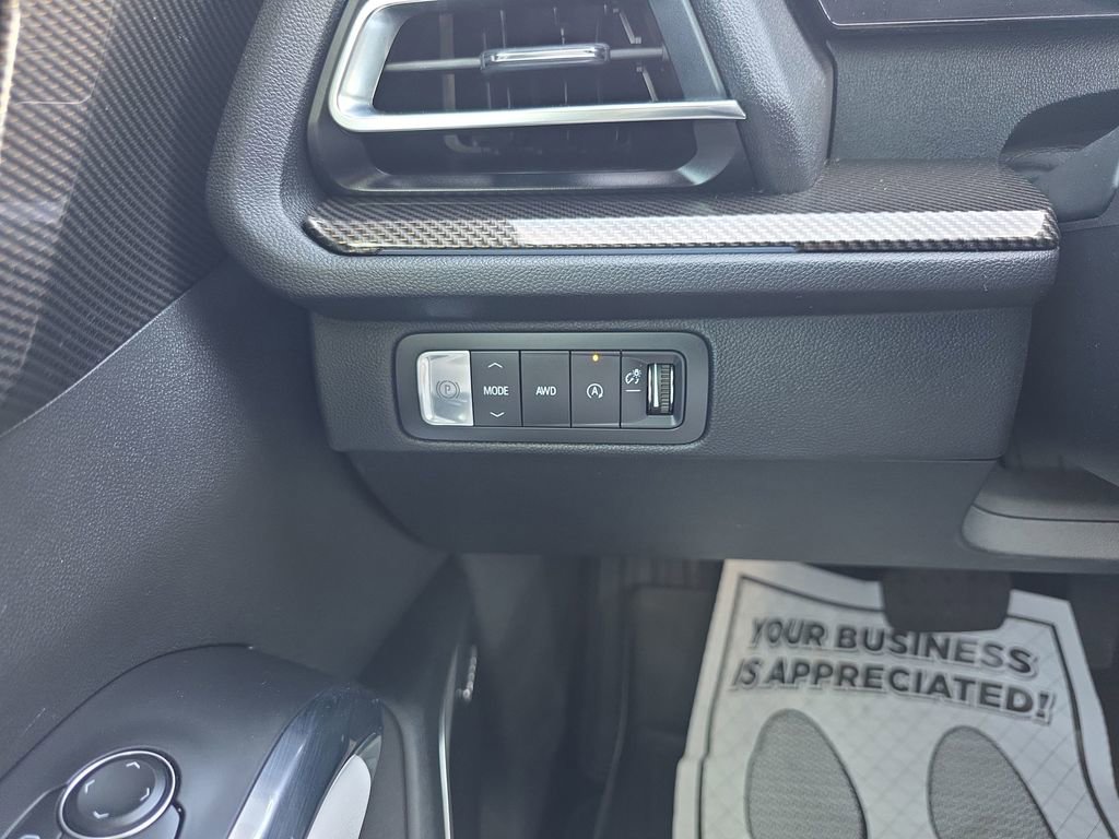 Used 2025 Chevrolet Traverse High Country image 16