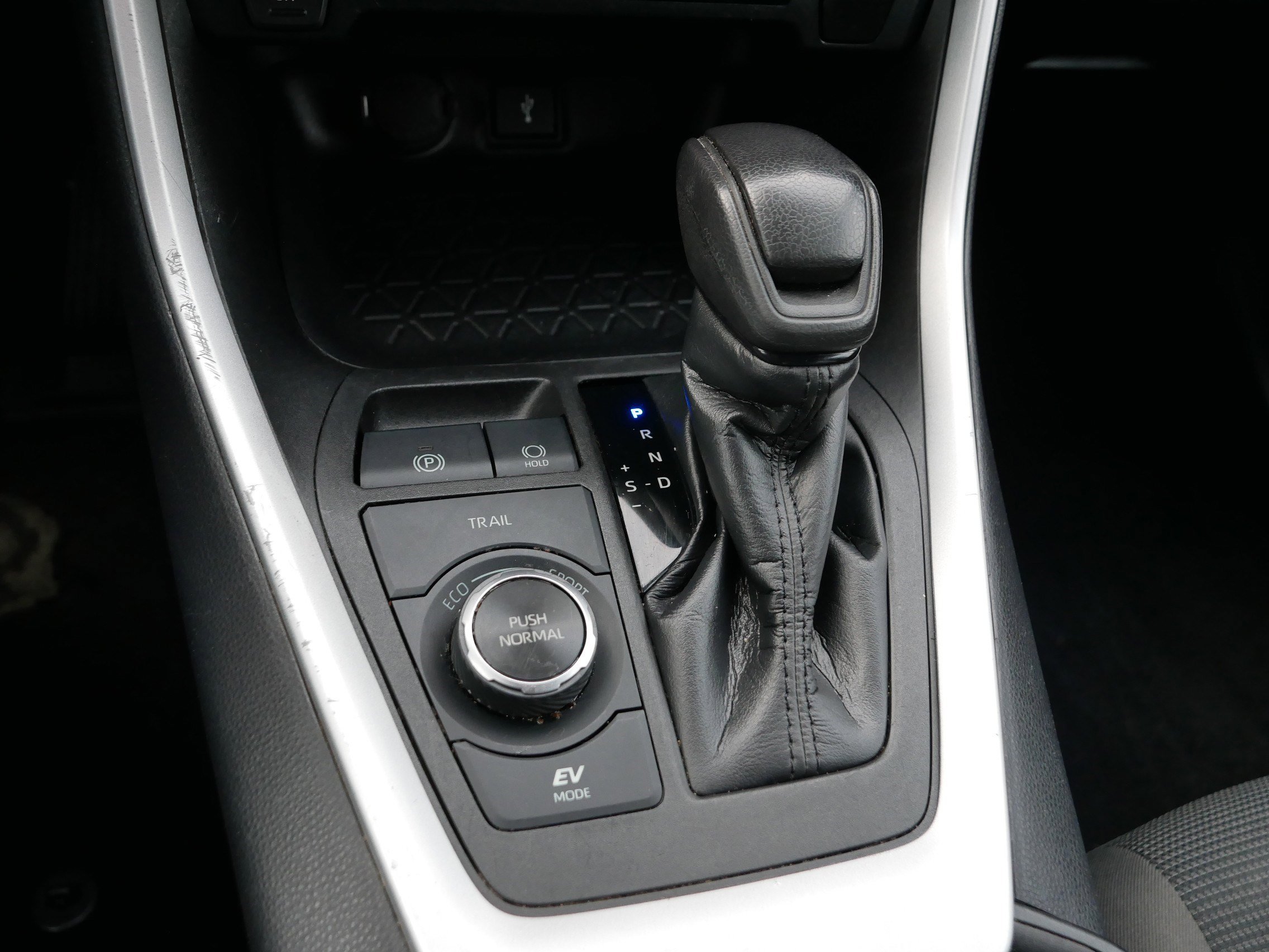 Used 2021 Toyota RAV4 LE image 24