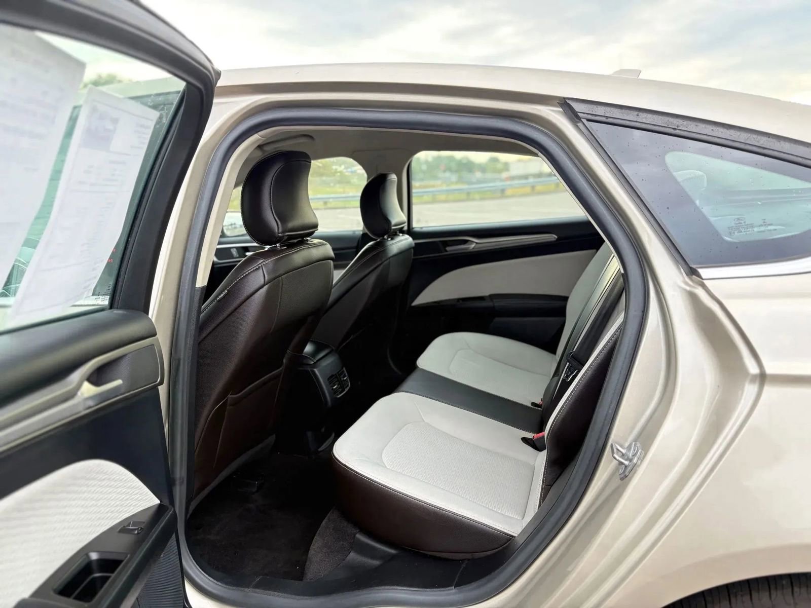 Used 2019 Ford Fusion SE w/ Equipment Group 151A image 13