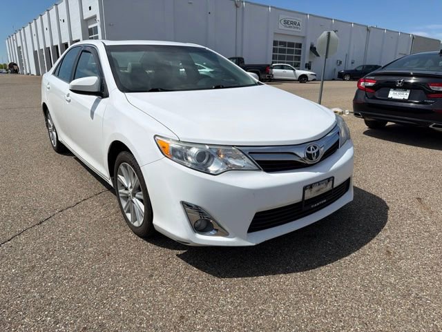 Used 2012 Toyota Camry XLE w/ Leather Pkg FWD image 2
