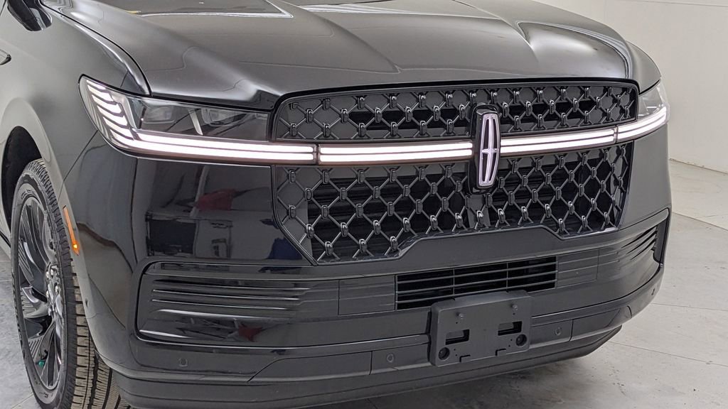 Used 2025 Lincoln Navigator Reserve w/ Jet Appearance Package image 47