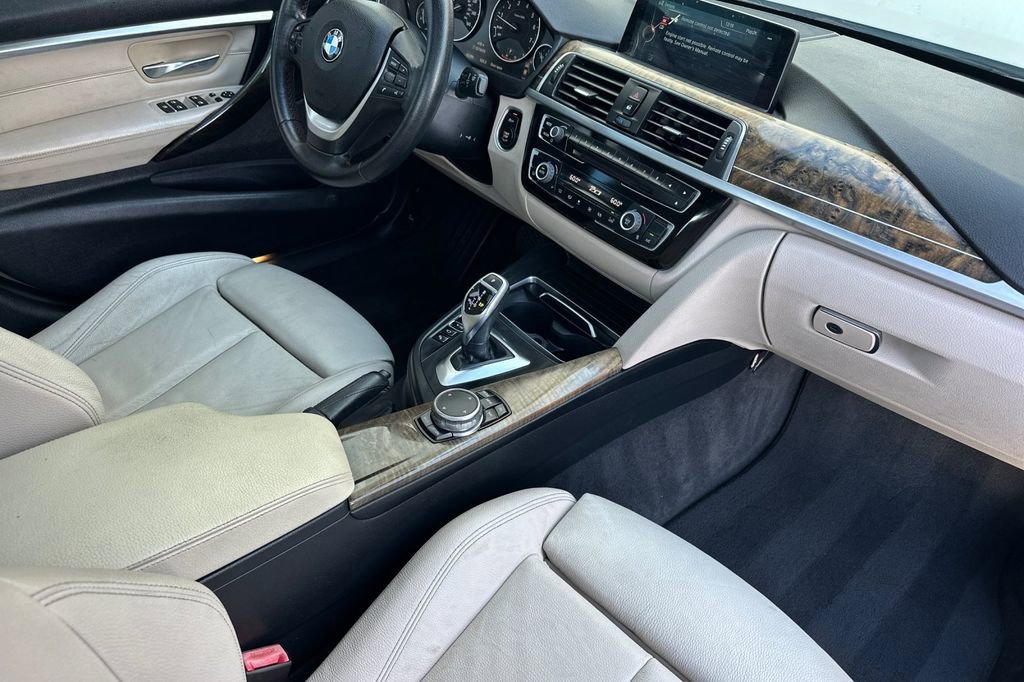 Used 2016 BMW 328i Sedan w/ Technology Package image 16