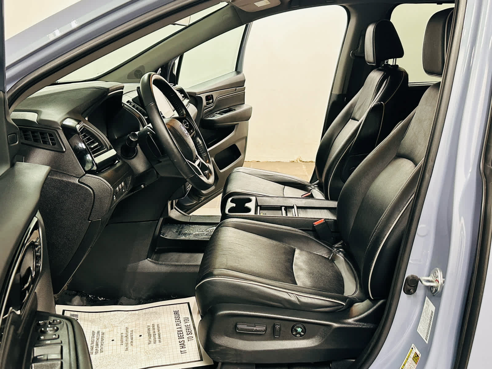 Used 2023 Honda Odyssey Elite image 9