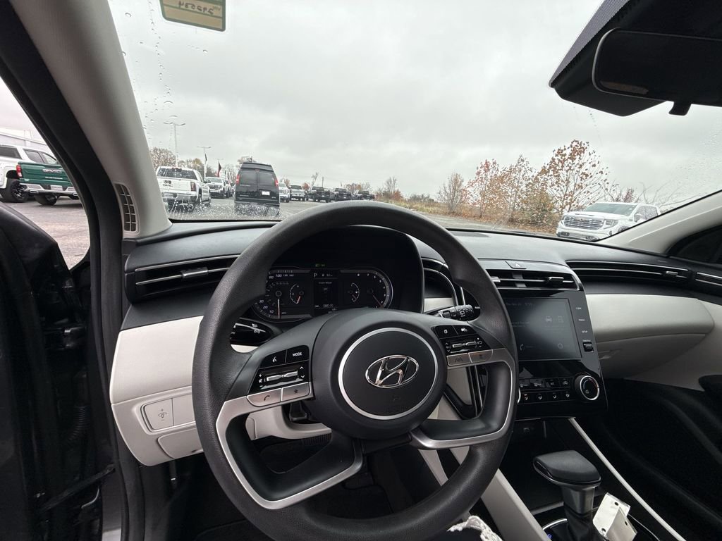 Used 2023 Hyundai Tucson SE image 16