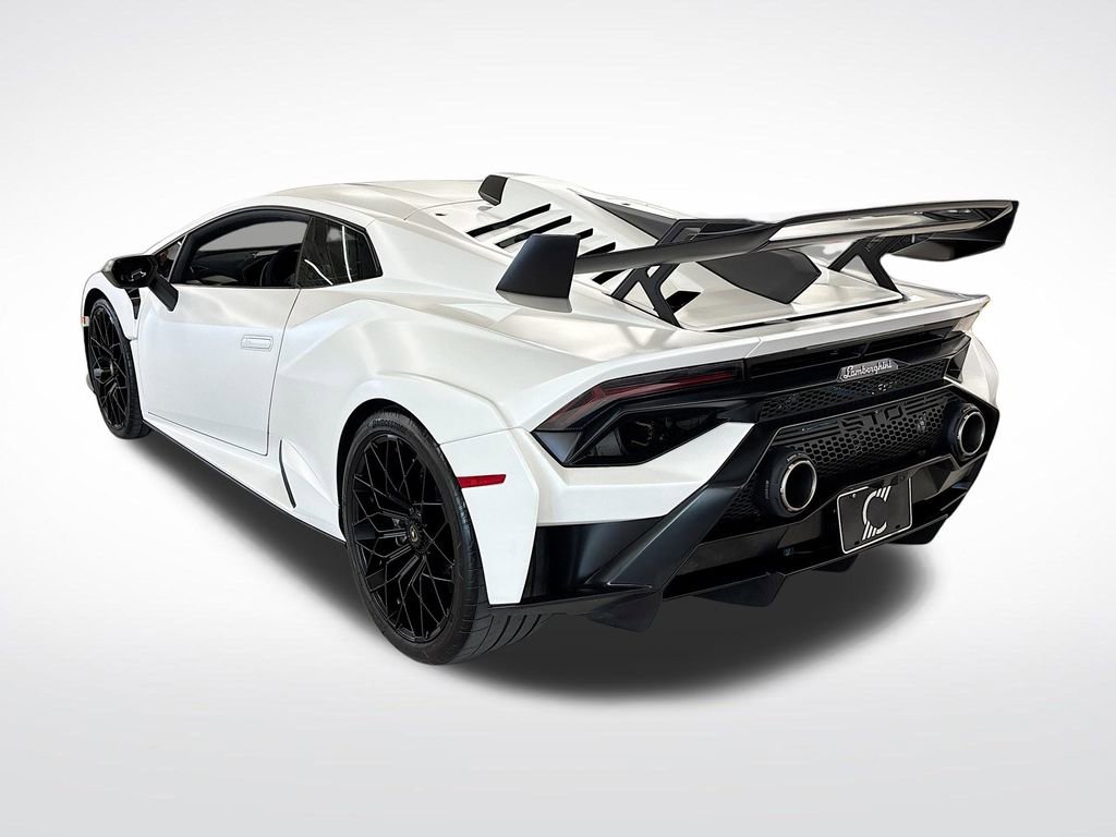 Used 2023 Lamborghini Huracan STO image 3