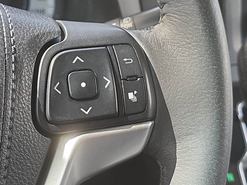 Used 2015 Toyota Sienna SE image 16