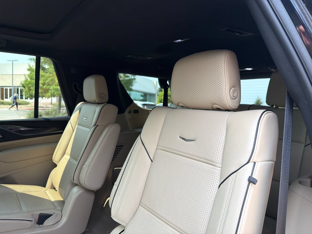 Certified 2023 Cadillac Escalade Premium Luxury AWD/4WD image 39